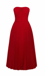 PLEATED STRAPLESS MIDI DRESS IN WINE RED