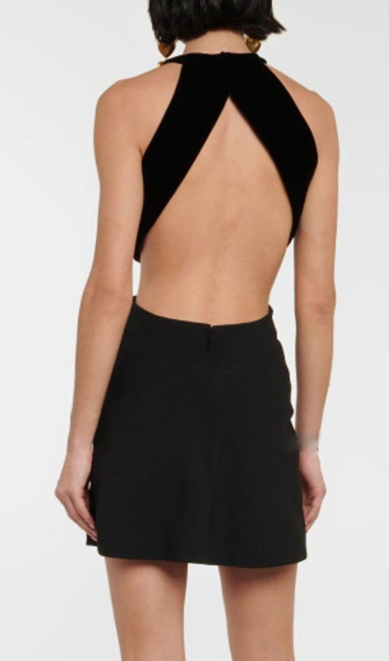 HANGING NECK BACKLESS WAIST HOLLOWED OUT DRESS IN BLACK