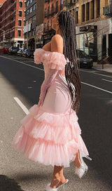 ONE-LINE SHOULDER AND WOODEN EARS DRESS IN PINK